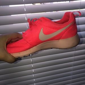 -SOLD- Neon Pink Nike Rosche